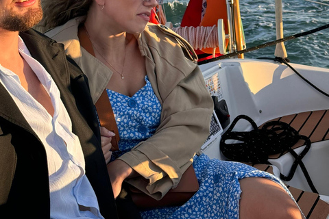 لشبونة: رحلة بحرية رومانسية عند غروب الشمس مع النبيذ والتاباس البرتغالي