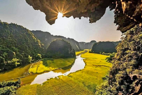 Depuis Hanoi : excursion à Hoa Lu et Tam Coc avec vélo