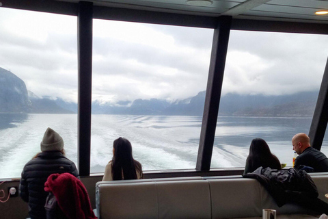 Stavanger: Fjord-Szenekreuzfahrt zum Lysefjord und PreikestolenStavanger: Malerische Bootsfahrt - Lysefjord & Preikestolen