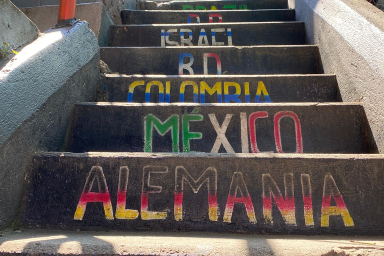 City Tour + Comuna 13 Medellín: Plaza Botero, Metro Cable, Pueblito Paisa. City Tour + Comuna 13 Medellín: Plaza Botero, cable car, Pueblito Paisa.