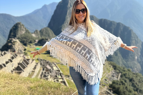 From Aguas Calientes: Machu Picchu guided tour with tickets