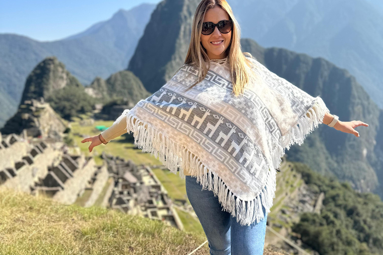 From Aguas Calientes: Machu Picchu guided tour with tickets