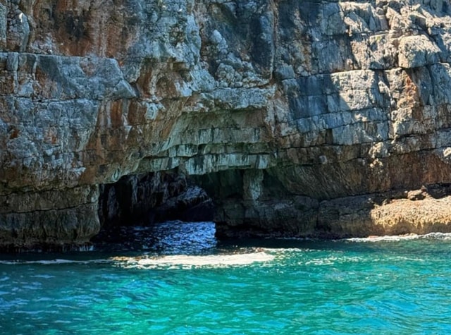 Kotor: Blauwe Grot en Boka-baai-tour met drankjes en vervoer