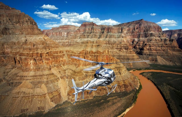 Depuis Las Vegas : Circuit en hélicoptère sur la rive ouest du Grand Canyon