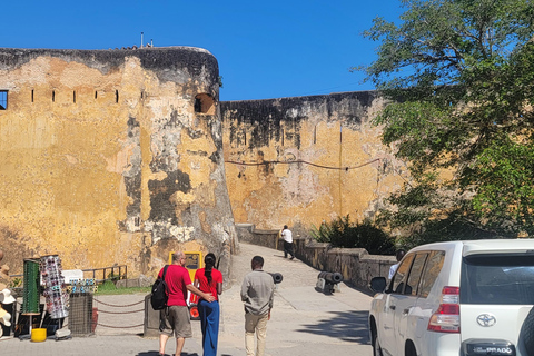 Mombasa: Old Town Walking Tour with Spice Market Visit