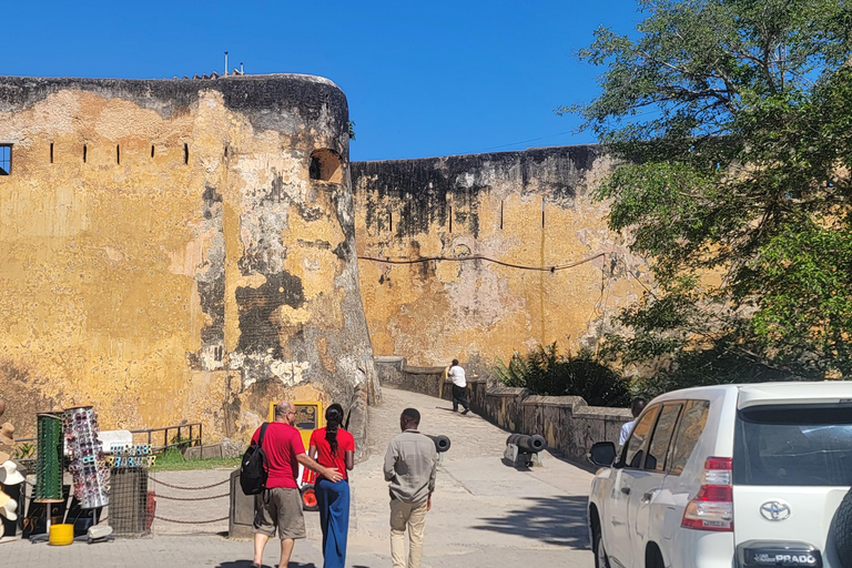 Mombasa: Old Town Walking Tour with Spice Market Visit