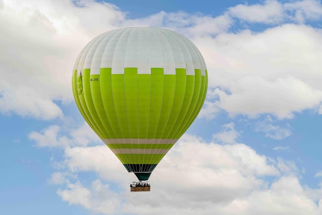 Dubai: Zonsopgang Luchtballonvaart met Transfers