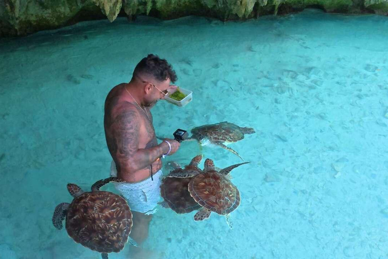 Zanzibar: Las Jozani, Jaskinia Salaam i restauracja RockLas Jozani, jaskinia Salaam i restauracja The Rock. Bez transportu.