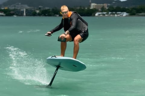Phuket: 1-Hour eFoil Lesson with Instructor & Equipment