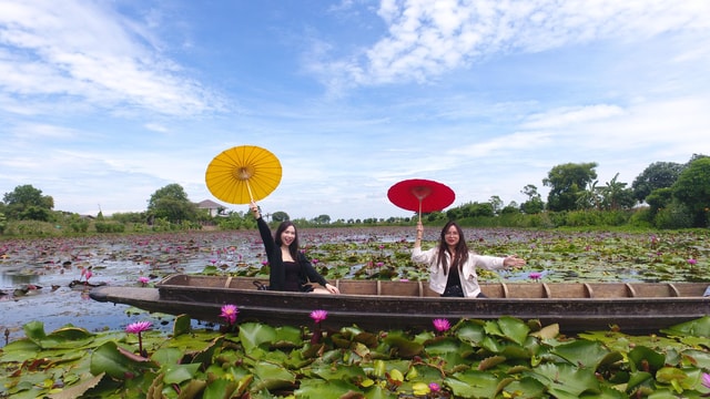 Bangkok: Red Lotus Pond & Thonburi Market