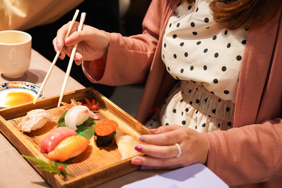 Kanazawa: Sushi Making Experience at Oumicho Market