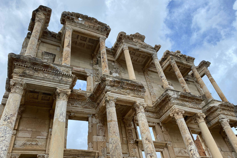 Au départ de Kusadasi : Éphèse, maisons en terrasse et temple d'ArtémisVisite privée à prix spécial pour les groupes de plus de 5 personnes.