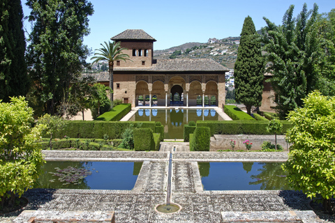 Granada: Alhambra, Generalife, and Alcazaba Tour