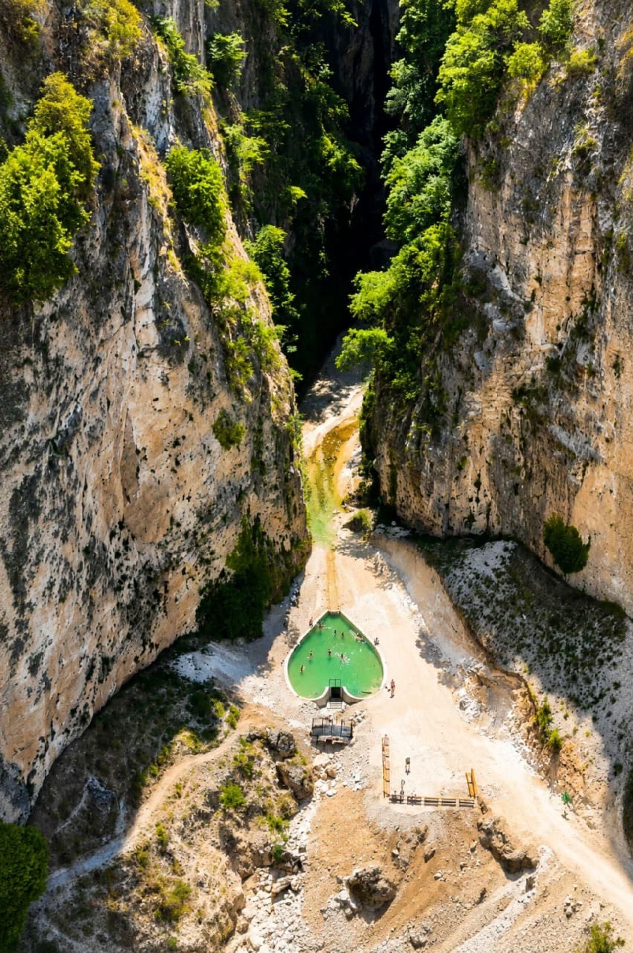 Wasserfälle & Höhlen im Dorf Velça – ab Vlora
