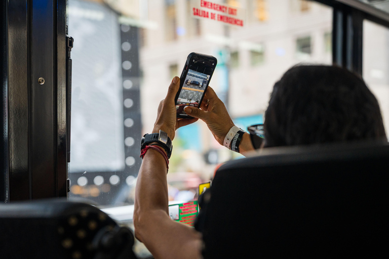 NYC: Half-Day Luxury Bus Tour with One World Access