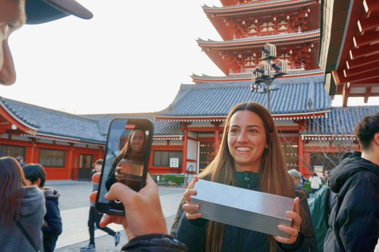 Tokyo: Asakusa Temple & Shrine Walking Tour with Local Guide Tokyo: Asakusa Guided Walking Tour Visiting Sensoji Temple