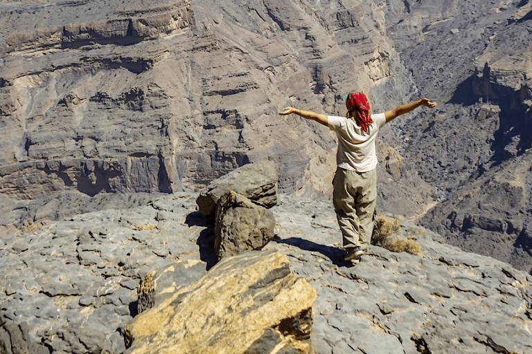 From Muscat: Jebel Shams Grand Canyon 4x4 Adventure Hotel Pickup from Muscat
