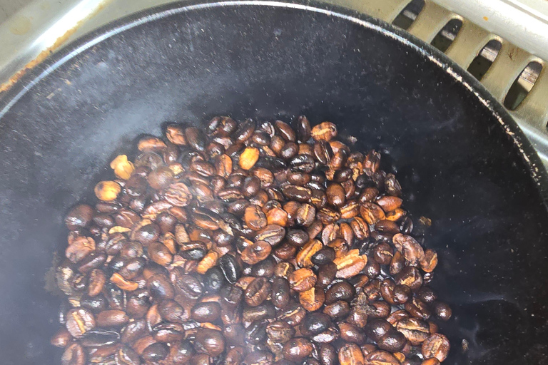 Addis Ababa: Coffee Ceremony & Traditional Clothing Tour
