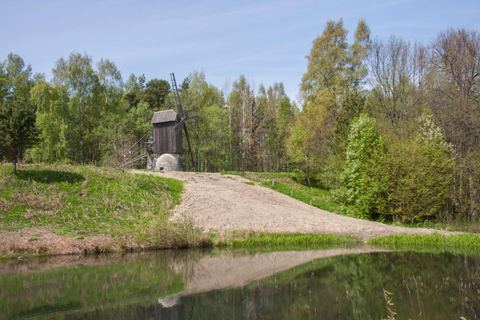 Skip-the-Line Estonian Open Air Museum Private Guided Tour 2-hour: Estonian Art Museum Tour