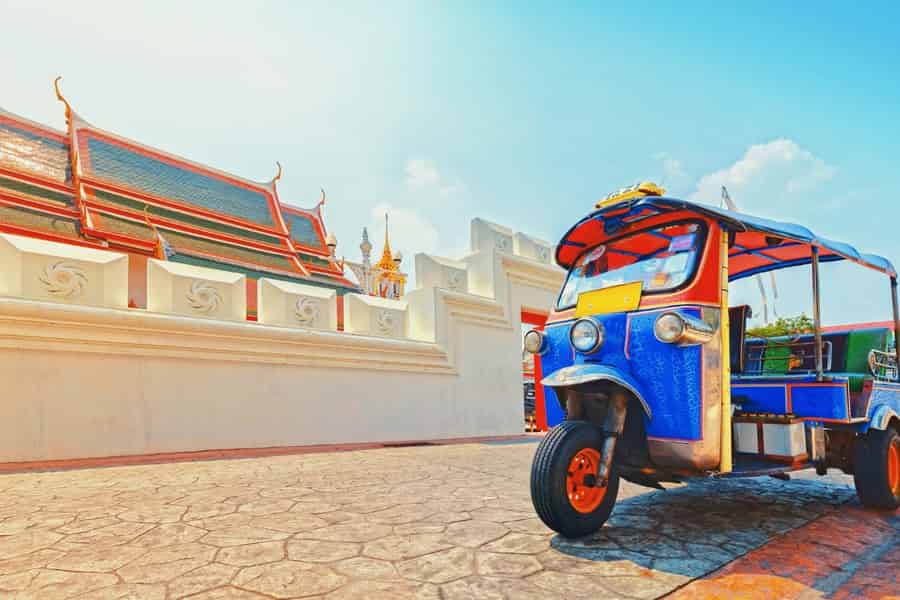 Bangkok: Geführte Tour in einem typischen thailändischen Tuk-Tuk. Foto: GetYourGuide Bangkok: Geführte Tour in einem typischen thailändischen Tuk-Tuk. Foto: GetYourGuide