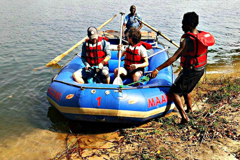 Upper Zambezi Raft Float (en anglais)