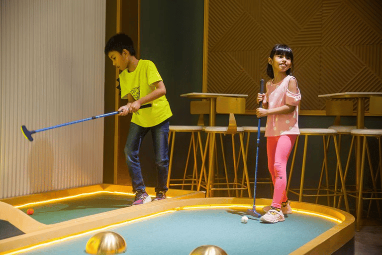 Penang : DE'8000 Mini Golf Café TicketMalaysisches Ticket