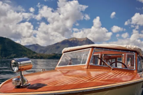 Bellagio: Passeio de barco compartilhado ao pôr do sol com aperitivo de Prosecco