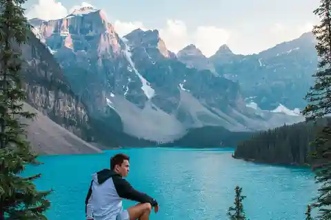 From Banff: Moraine Lake & Lake Louise Sunset & Wildlife