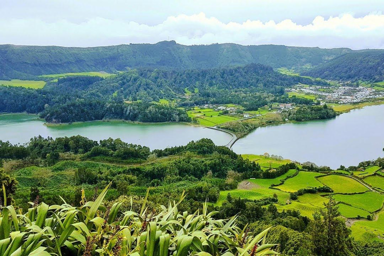 Guided Tour to the green & bleu Lake of Sete Cidades excursões em terra á Lagoa Verde e azul das sete cidades