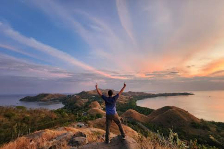 Labuan Bajo: Batu Cermin Cave, Silvya Hill & Market Tour