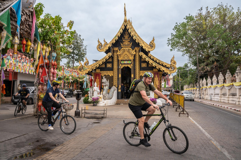 Chiang Mai: Tour guidato della città vecchia di 4 ore in biciclettaChiang Mai: tour in bicicletta di 4 ore della città vecchia