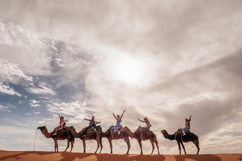 Z Fezu do Marrakeszu: 2 dni z luksusowym obozem i wycieczką po pustyniOpcja 2: Namiot kempingowy Deluxe (zalecany)