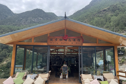 Tiger Leaping Gorge Trekking in the Canyon