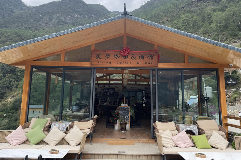 Tiger Leaping Gorge Trekking in the Canyon