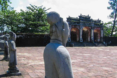 Hue : Tombe Reali- Pagoda Thien Mu- Tour privato con la barca del drago