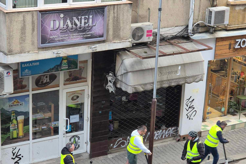 Sofia: Tour guidato notturno in scooter elettrici