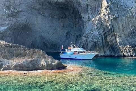 Alcudia: Boat Trip with Food, Drinks and Snorkel