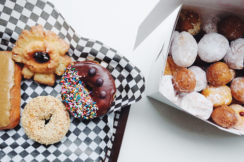 Portland: Guided Holiday Delicious Donut Tour with Tastings