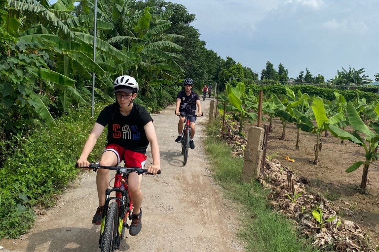 Fahrradtour durch die Landschaft von Hanoi