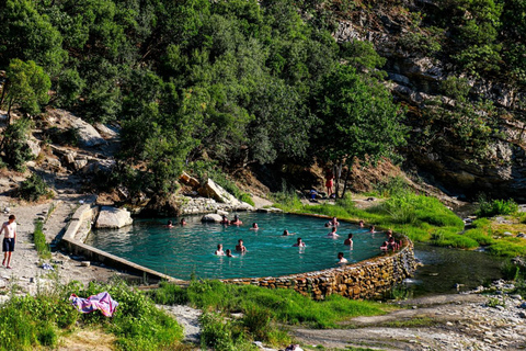 Desde Tirana : Excursión de 2 días a Permet y Korce con Hotel