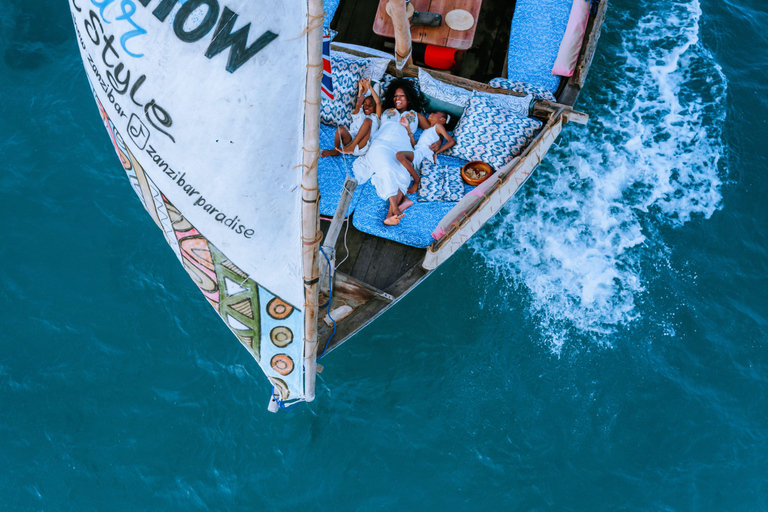 Zanzibar: Mnemba Island Luxury dhow Tour with Snorkeling
