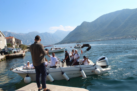 Meraviglie azzurre: Spedizione nella Grotta Azzurra di KotorKotor: Meraviglie azzurre - Spedizione nella Grotta Azzurra