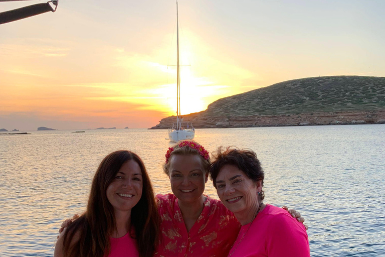 Ibiza: Sunset Sailing Tour with Wine