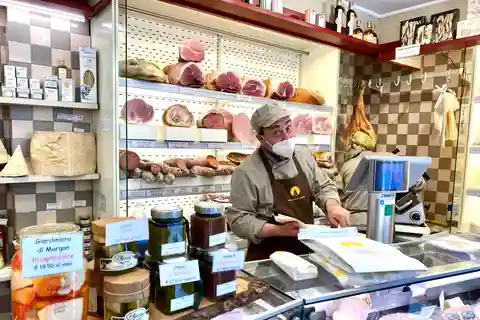 Venice: Cicchetti Street Food and Sightseeing Walking Tour