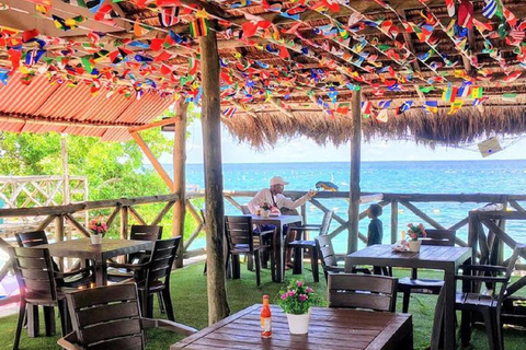 Cartagena: Playa Tranquila Barú Day Pass + Welcome Cocktail