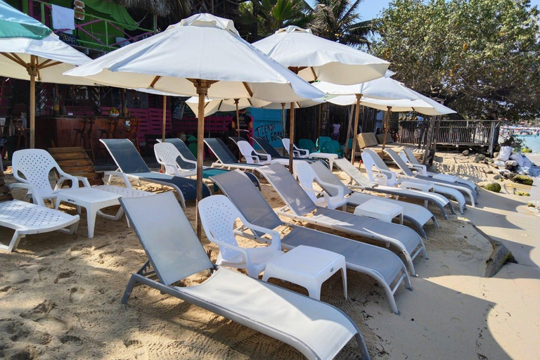 Cartagena : Excursion à la plage de l&#039;île de Barù Playa Blanca avec déjeuner