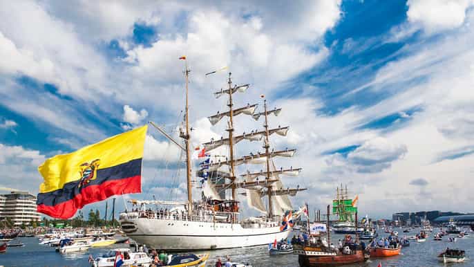 Amsterdam: Crucero SAIL 2025 en el recinto del Festival