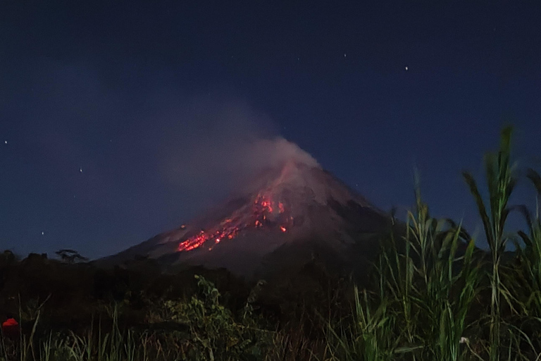 The Mighty Merapi: Witness the Beauty of Lava Flows Merapi Midnight Adventure Shared Trip with Expert Guide