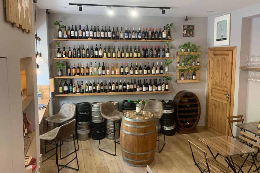 Weinverkostung mit lokalen Speisen in Neapel. Foto: GetYourGuide