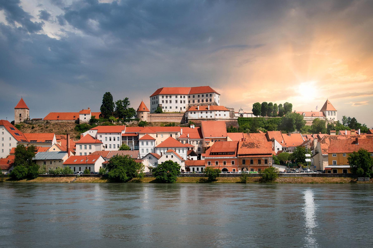 Zagreb:Private Transfer to Vienna+Sightseeing Stops + ticket Zagreb:Private Transfer to Vienna+4hSightseeing Stops+ticket